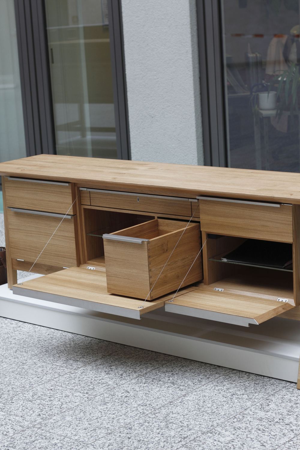 Sideboard aus Eiche mit Schubkasten